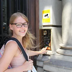 https://alternative-creative-youth-hostel-barcelona.catalonia-hotels.com